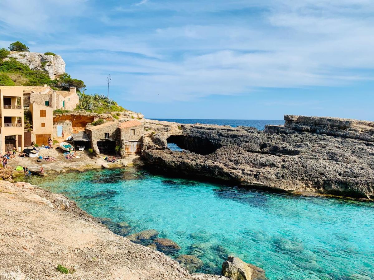 Hostal Cala Llombards Екстер'єр фото