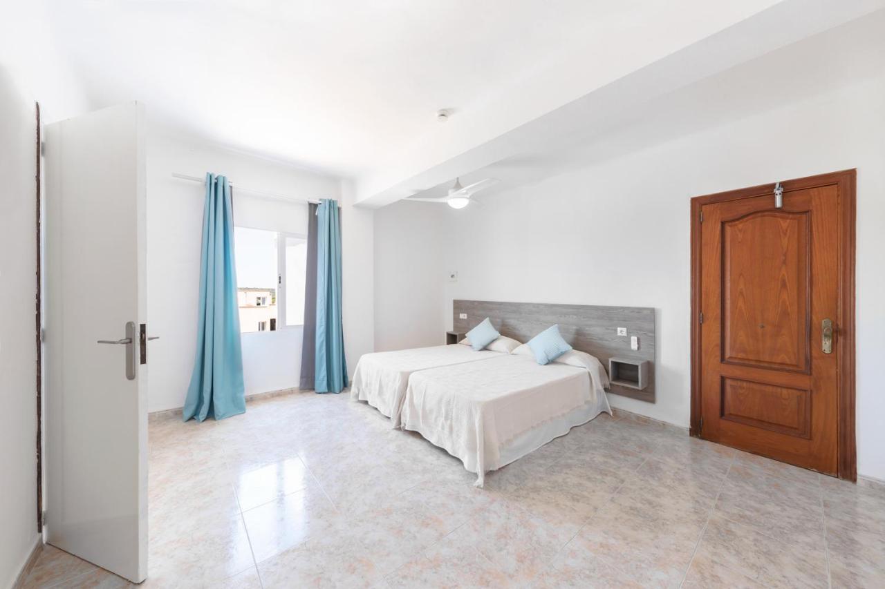 Hostal Cala Llombards Екстер'єр фото