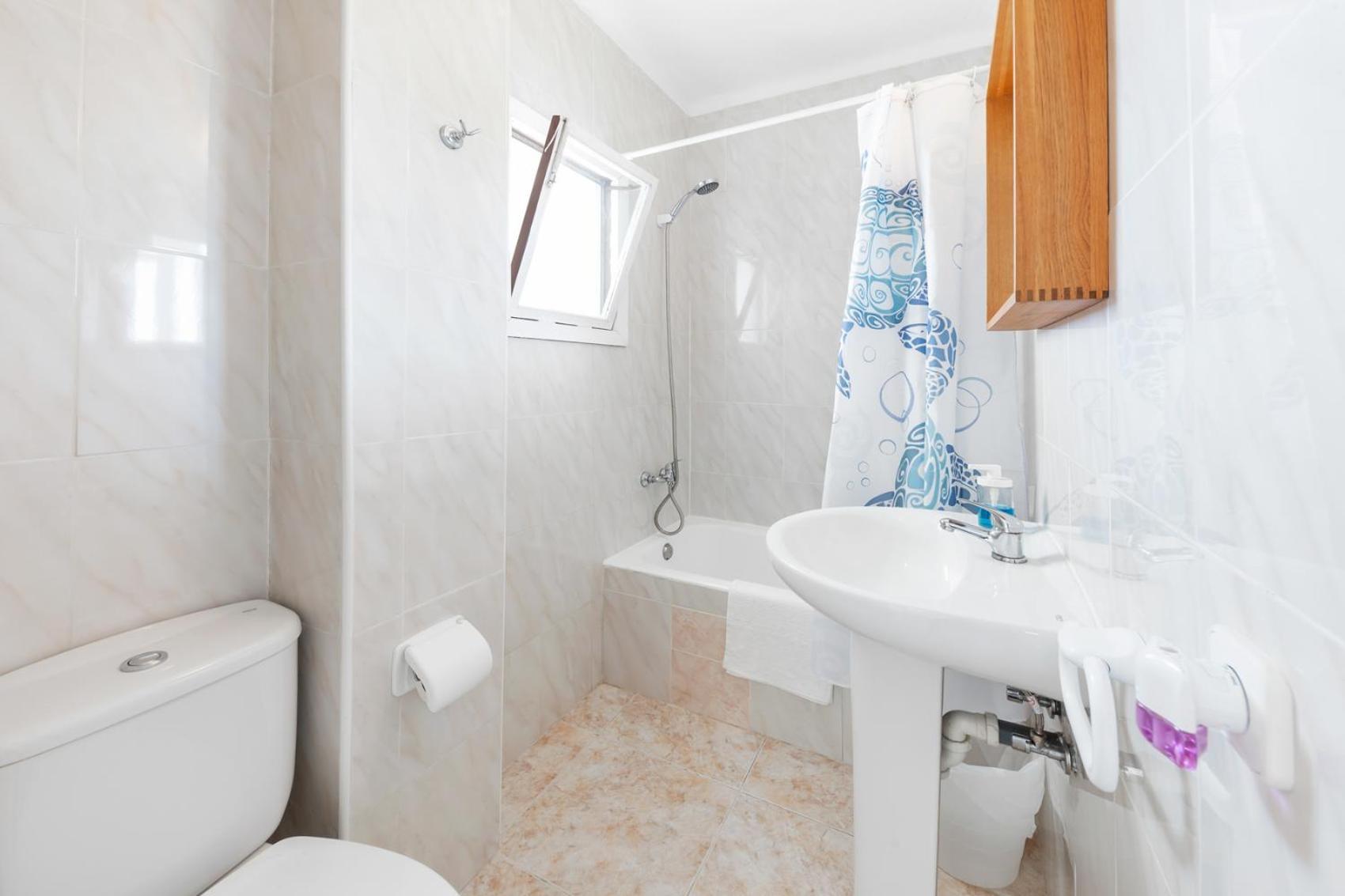 Hostal Cala Llombards Екстер'єр фото