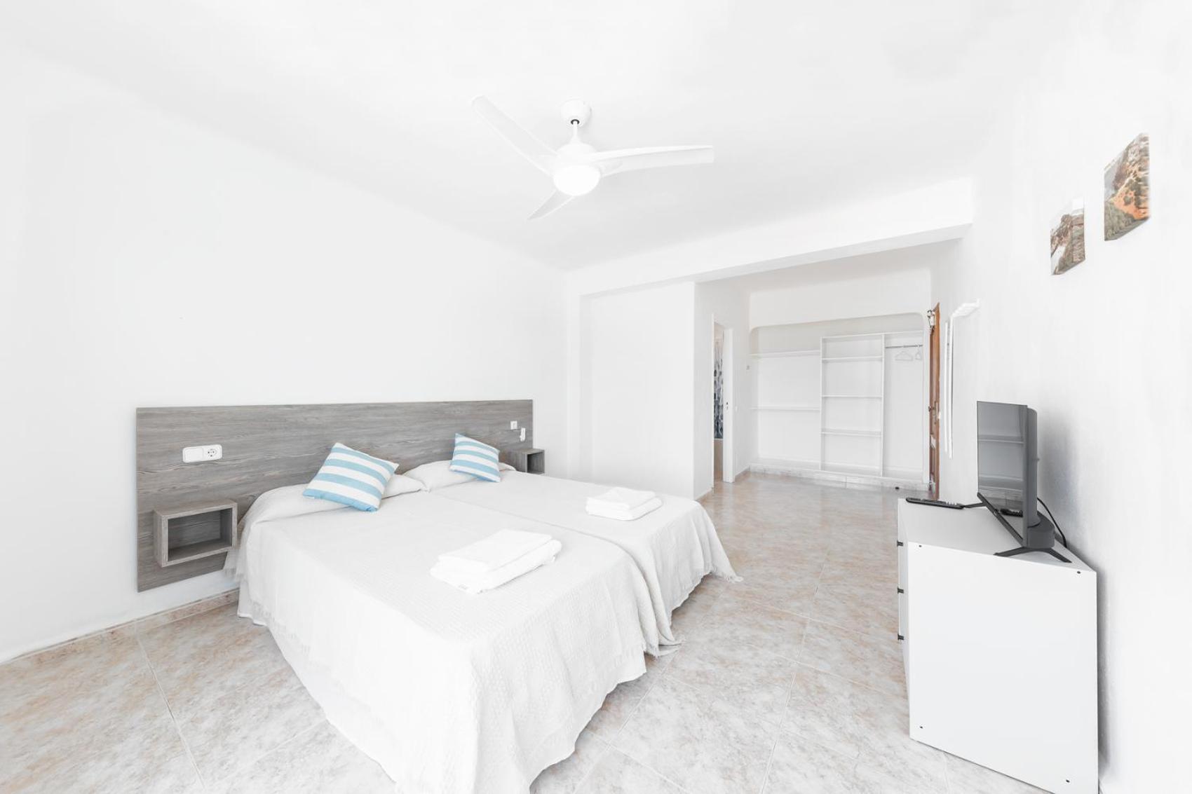 Hostal Cala Llombards Екстер'єр фото