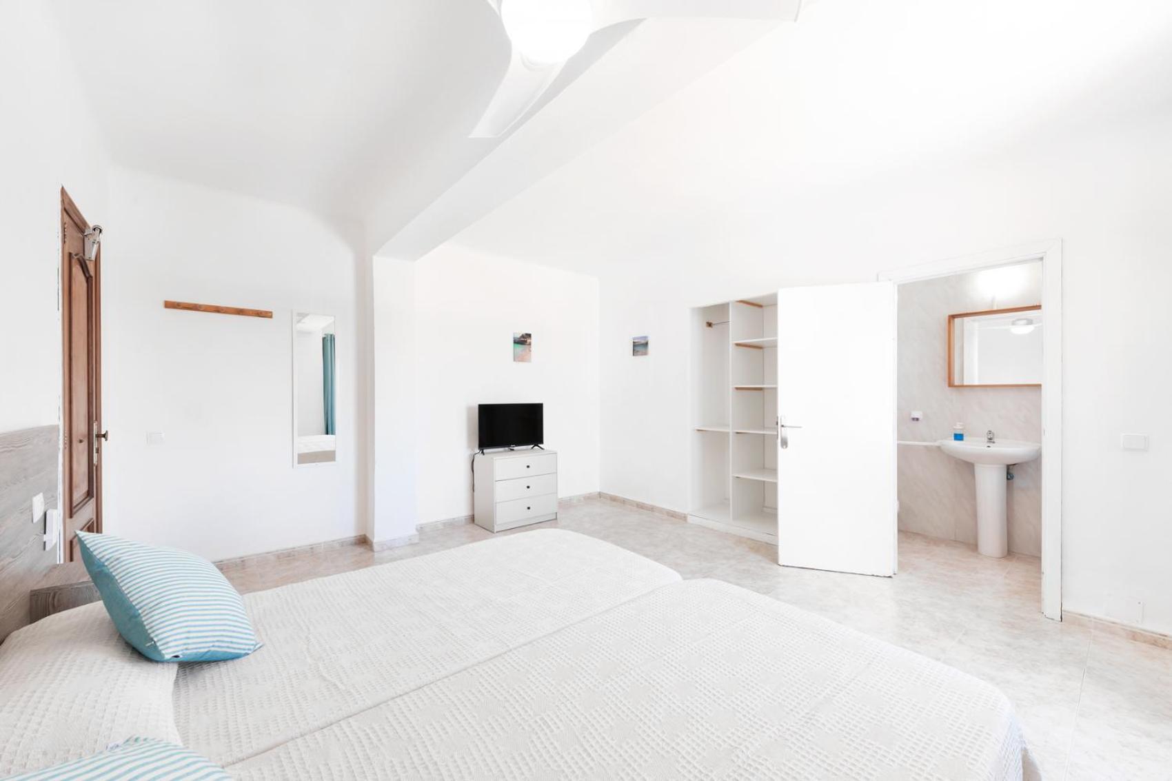 Hostal Cala Llombards Екстер'єр фото