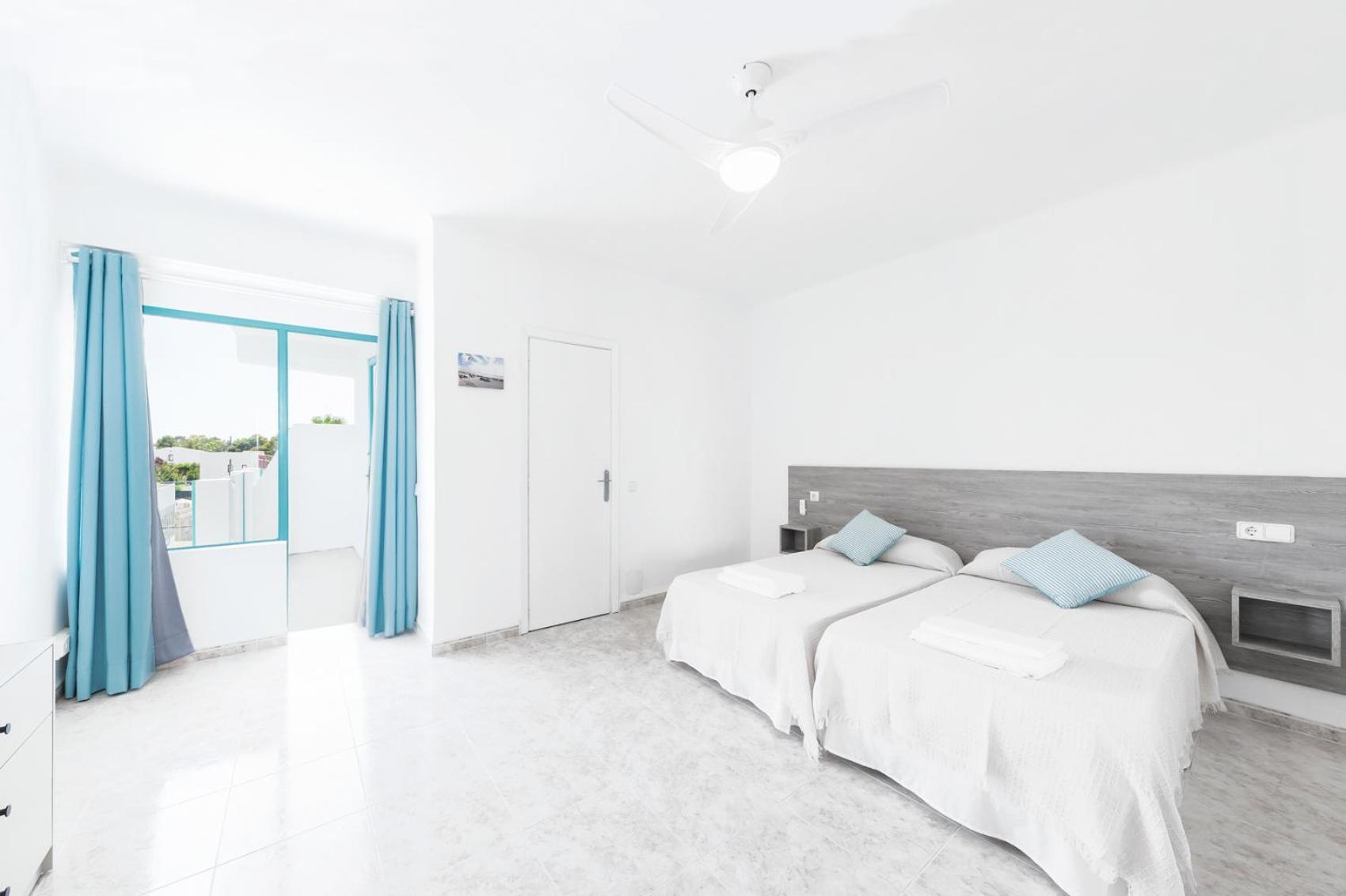 Hostal Cala Llombards Екстер'єр фото